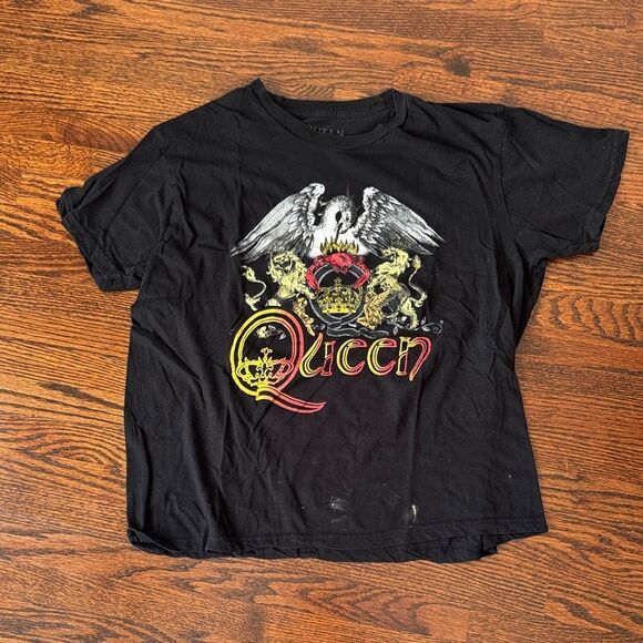 Bravado Tops - Bravado Black Queen Official Merch Tee (size L but fits like a S)